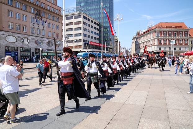 Proslava Dana grada Zagreba uz Kravat pukovniju na glavnom Trgu