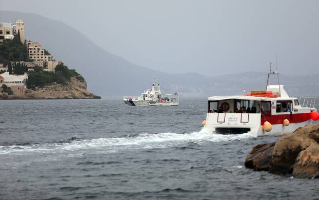 Dubrovnik: Dio kajakaša kod Lokruma spašen, potraga za još trojicom