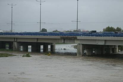 FOTO Nakon Borisa, stiže nam Kasandra: Sava se izlila u dijelu Zagreba, nemila kiša još pada