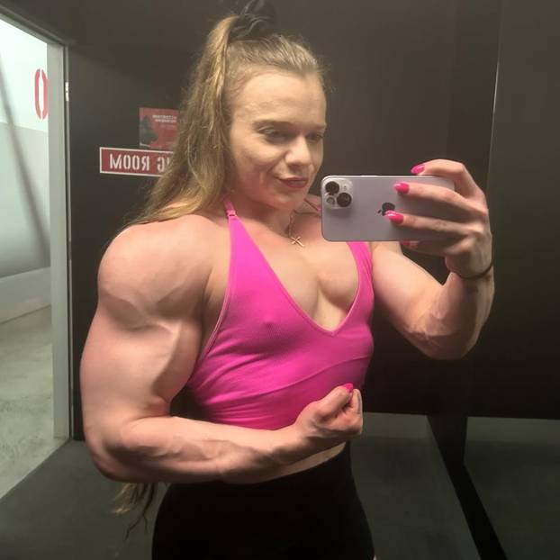 FOTO Australska bodibilderica ruši predrasude. Njezine fotke s mužem hit su društvenih mreža