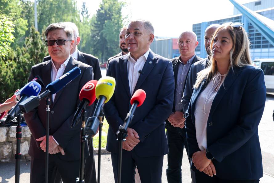 Ivica Lovrić predao potpise za kandidaturu za gradonačelnika Zagreba