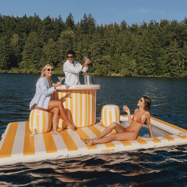 FOTO Tko još jaše flamingose? ‘Konektori' su novi hit na plaži!