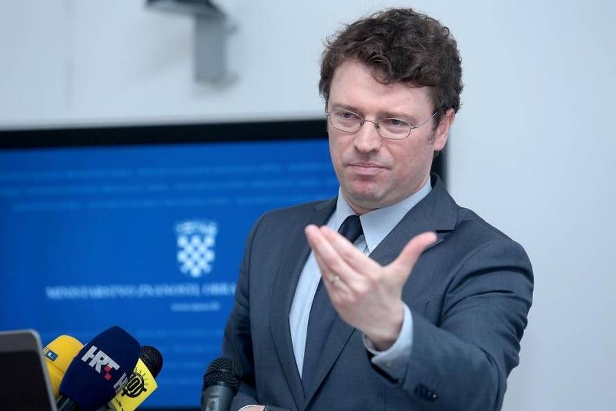 ''Ne pada mi na pamet davati ostavku, a na feštu ne idem''