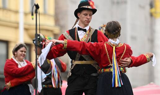 FOTO Rasko&scaron;ne no&scaron;nje, ples i glazba odu&scaron;evili gra&dstrok;ane i turiste u Zagrebu