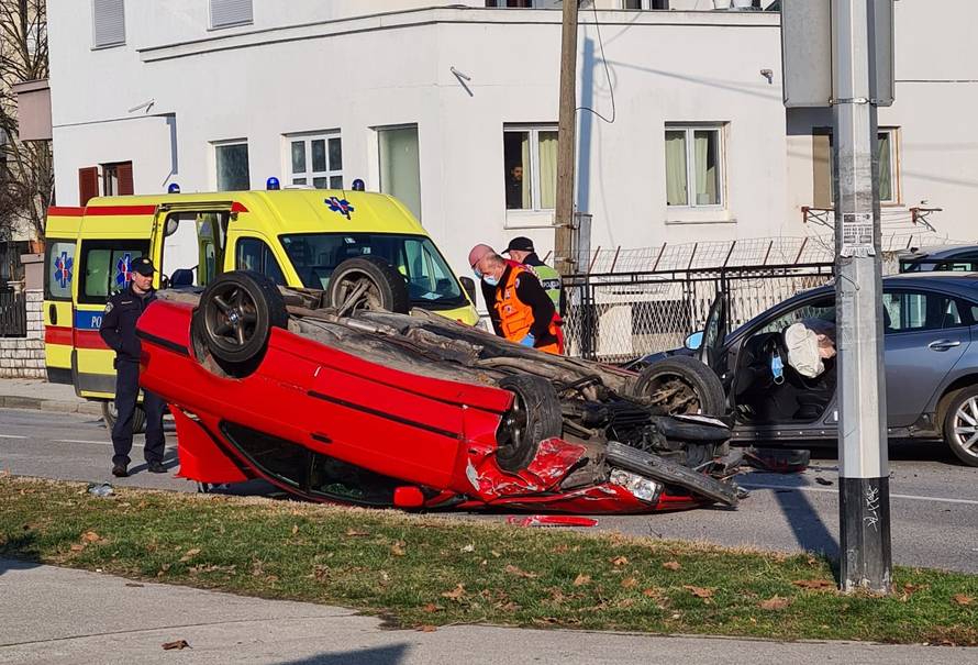 Prometna nesreća kod okretišta Prečko: 'Dvoje ljudi zatražilo je pomoć liječnika, strašno...'