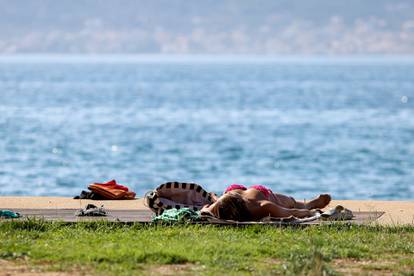 FOTO Pohrlili na plaže u Zadru i Omišu, govore: 'Vratilo se ljeto'