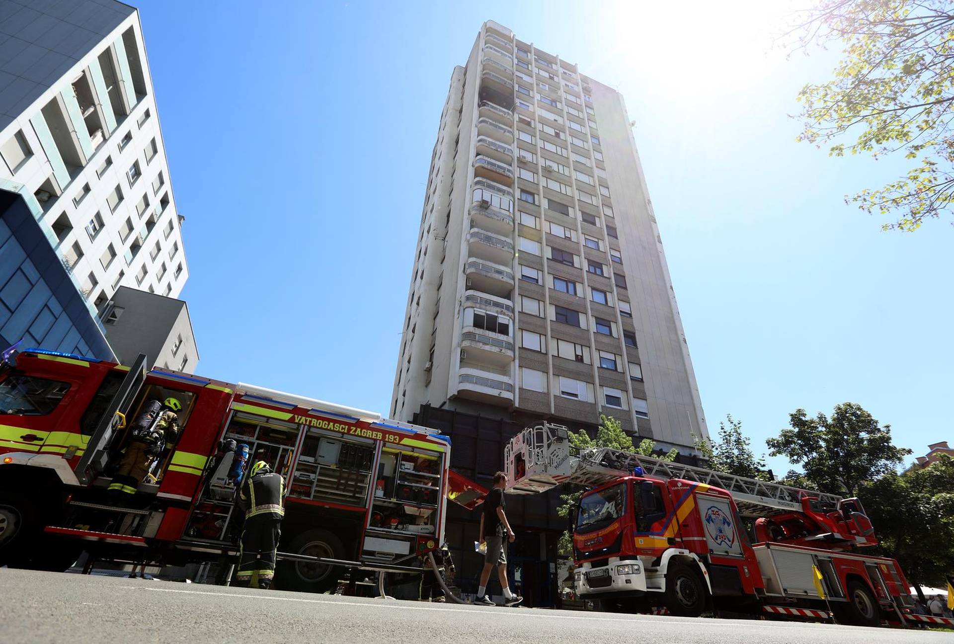 Zagreb: Vatrogasci ugasili požar u stanu nebodera na 11. katu na Trešnjevci