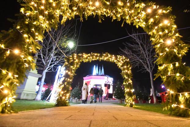 Bjelovar: Grad nikad ljepši u blagdanskom ruhu, a i advent je naraskošniji ikad