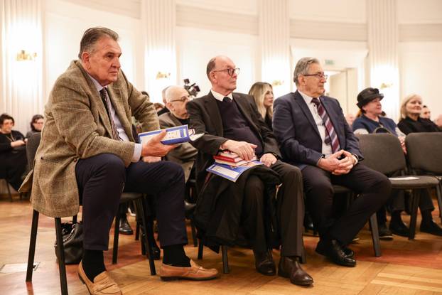 Zagreb: Promocija knjige Žene koje mašu rukama Jadranke Kosor