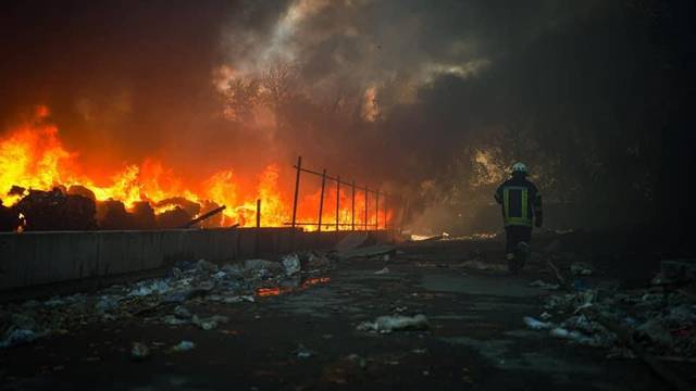 Ruska odmazda: U raketiranju Kijeva umrlo 19, ozlijeđeno 105 ljudi, izbilo više od 30 požara