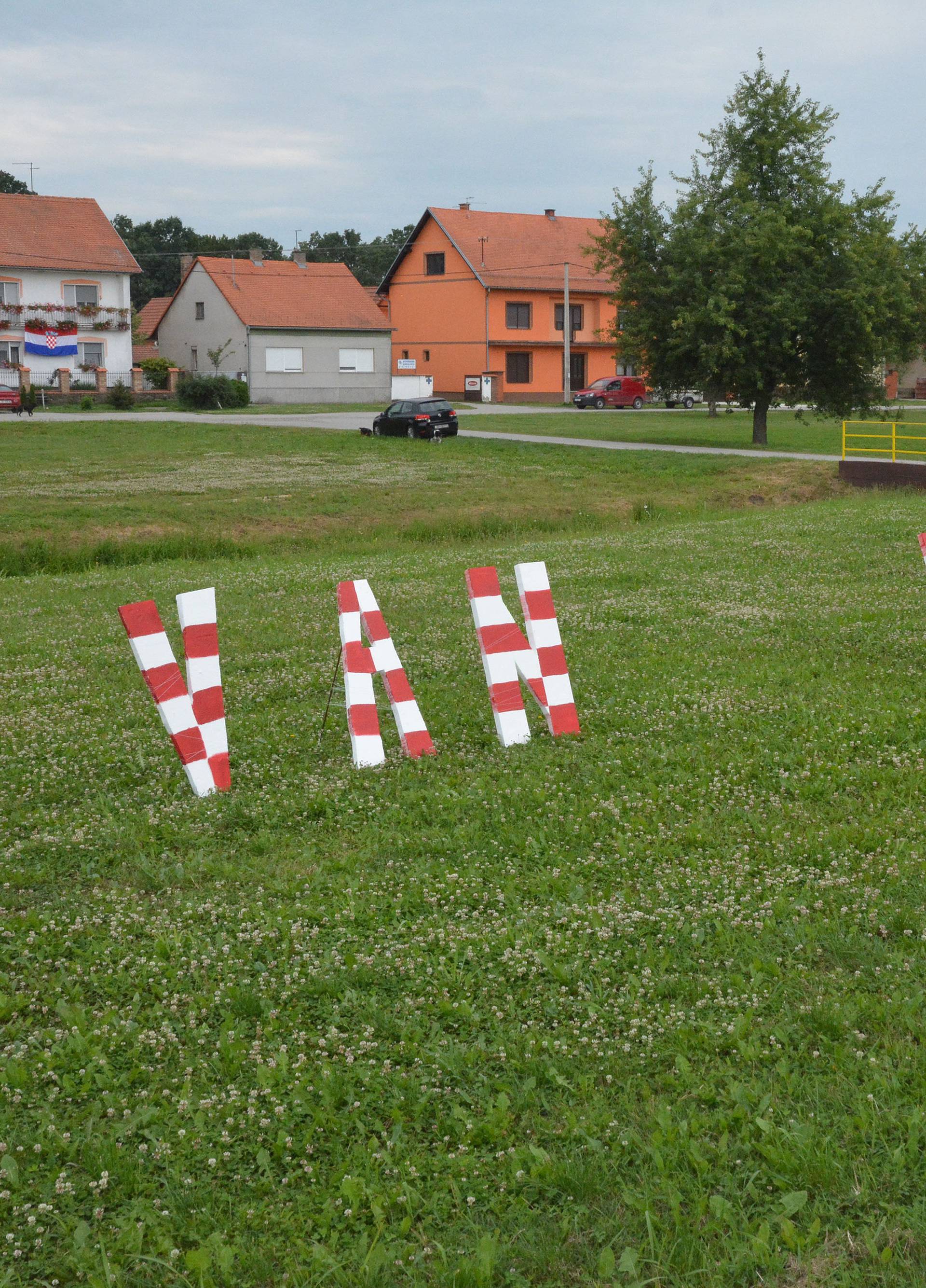 Vatreno ludilo u Sikirevcima: "Raketa je naš ponos i dika..."