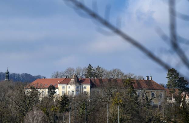 Sv. Križ Začretje: Mirna Floegel Mršić sama živi u dvorcu