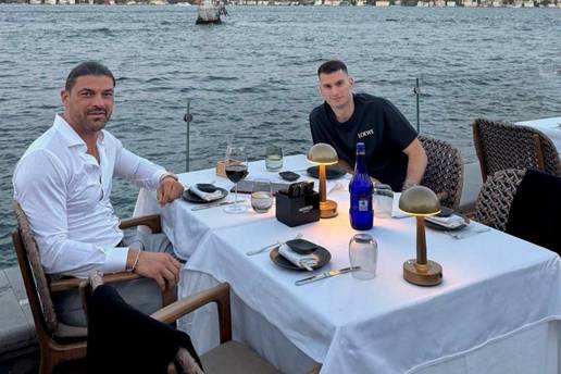 Livakovi&cacute; s Barom na ve&ccaron;eri u Istanbulu. Vra&cacute;aju se u Zagreb