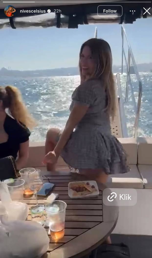 FOTO Nives Celzijus mrdala je guzom na brodu dok su grudi 'kipjele' van mini haljinice...