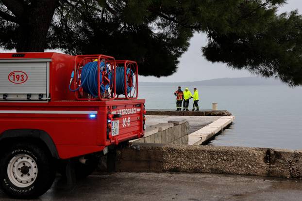 Kaštela: Sanacija štete od posljedica jakog juga i plime