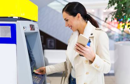 Različite banke, različite prakse: Ako zaboravite uzeti svoj novac, bankomat će ga 'pojesti'