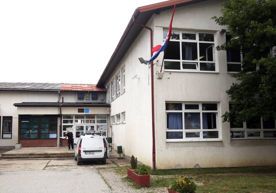 'Od rujna smo izgubili cijeli razred, a djeca i dalje odlaze...'