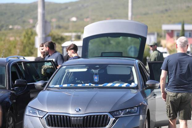 Okupljanje navijača Dinamana izlazu s A1 kod Dugopolja