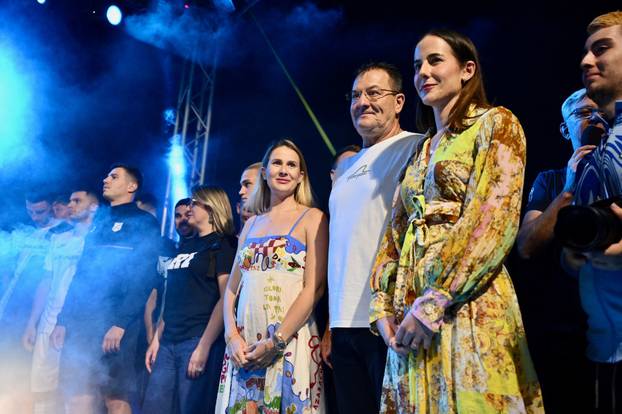 FOTO Euforija u Rijeci ne staje! Pogledajte kako je izgledalo predstavljanje novih dresova