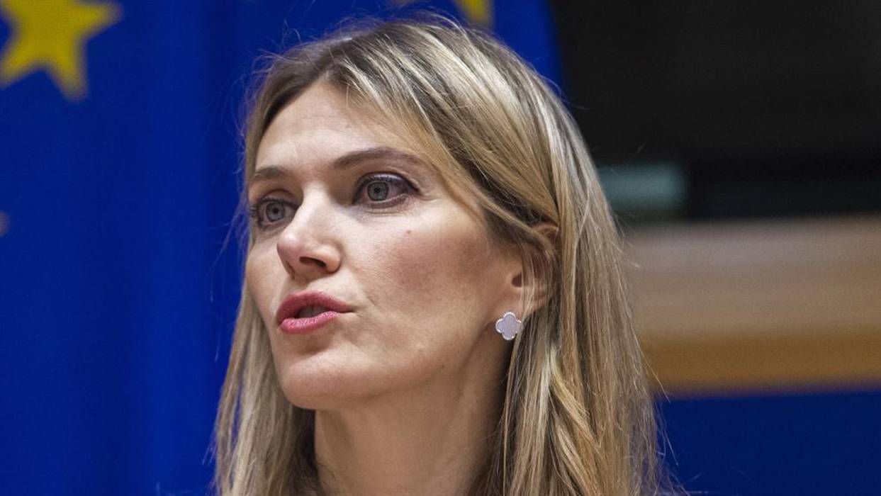 Potpredsjednici EU parlametna našli vreće novca?! Oduzeli su joj ovlasti i pod istragom je | 24sata