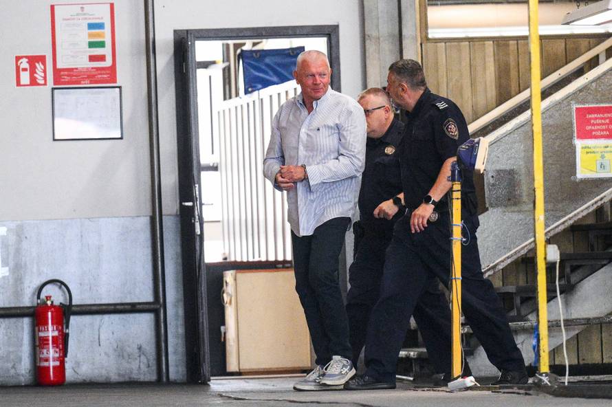 Zagreb: Policija dovodi Hrvoja Petrača u prostorije USKOK-a