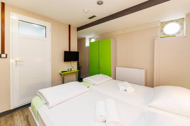 FOTO Zavirite u prvi brod-hotel u Hrvatskoj: Noćenje na ovom brodu u Rijeci ima posebnu čar