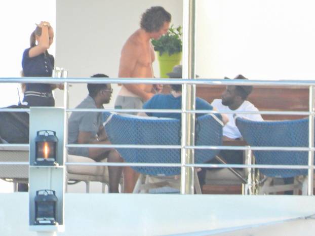 ARHIVA - 2022. EKSKLUZIVNO: Američki raper Sean "Diddy" Combs u društvu Chris Rocka, Woodyja Harrelsona i Sache Barona Cohena na jahti kod Splita
