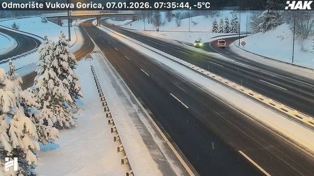 FOTO Autoceste diljem Hrvatske zametene snijegom, pogledajte