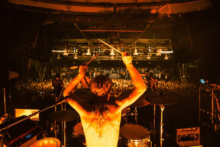 Joker Out rasplesao je Tvornicu Kulture: Hrvatice na pozornicu bacale ružičaste grudnjake...