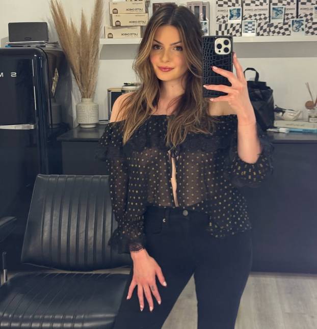 FOTO Sjećate se Alex iz Moderne obitelji? S 18 je smanjila grudi, pogledajte kako danas izgleda