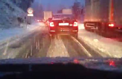 Kaos u Sloveniji zbog snijega:  Nesreće, zastoji, nema struje...