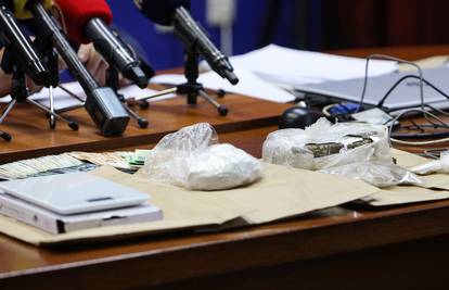 Velika zapljena droge u Zadru: Pas Gana pronašla 2 kg heroina i kilu amfetamina u automobilu