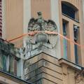 Gurtnama i mrežama zaštitili kipove na zagrebačkoj zgradi. S nje godinama padaju komadi...