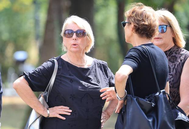 Zagreb: Posljednji ispraćaj Luce Mamić, majke Stojana, Zdravka i Zorana Mamića