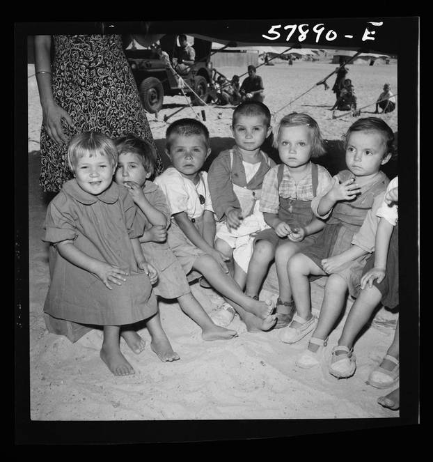 FOTO Pogledajte kako su Hrvati živjeli u El Shattu: U izbjeglištvu su slikali, svirali, radili igračke