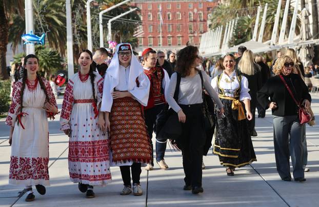 Split- Splićani uzivali u sunčanoj nedjelji.