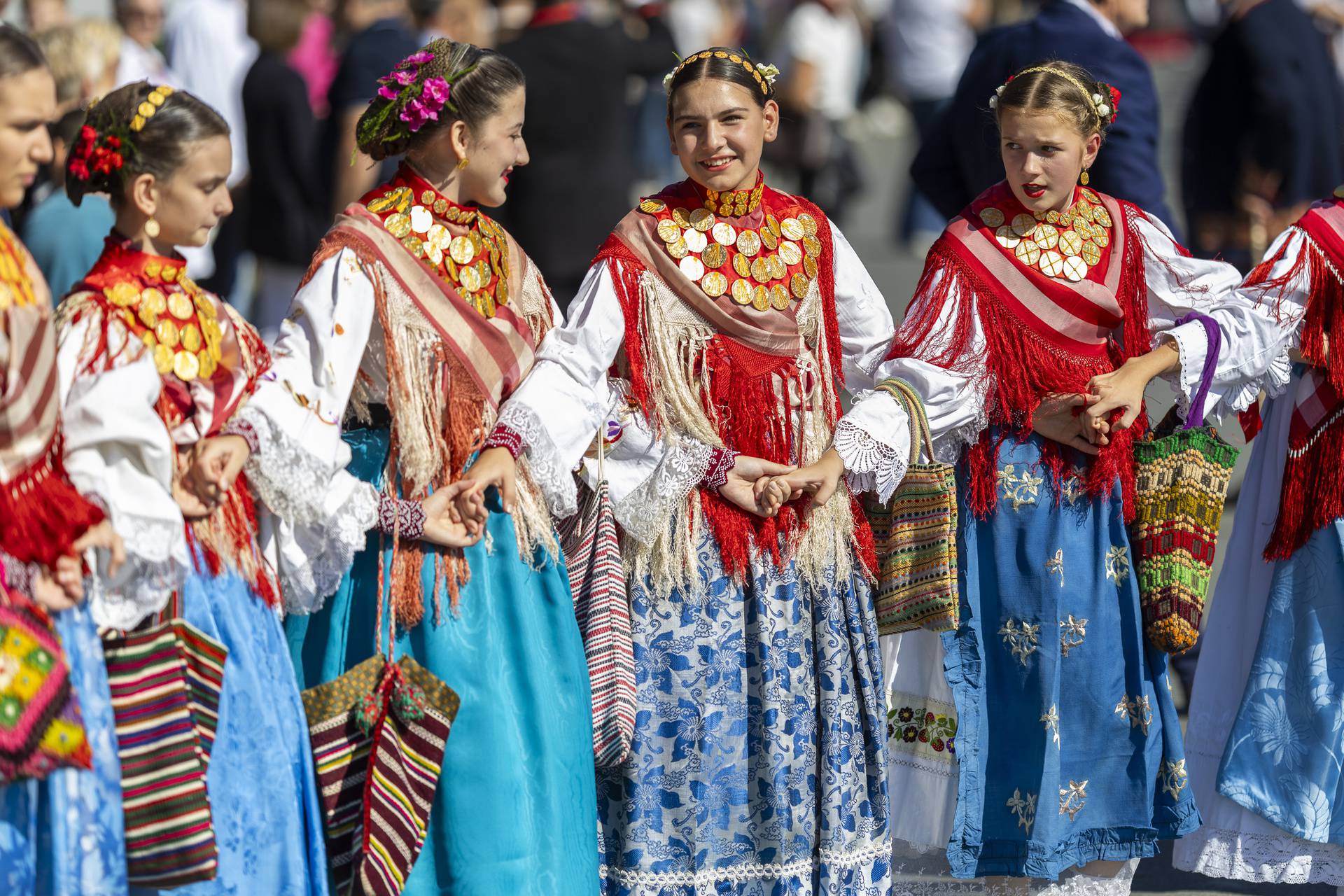 Svečani mimohod sudionika 59. Vinkovačkih jeseni