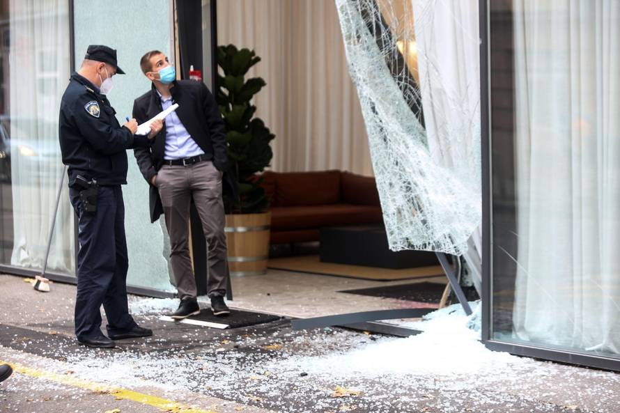 Zagreb: Izgubio kontrolu nad vozilom i zabio se u polikliniku u Derenčinovoj ulici