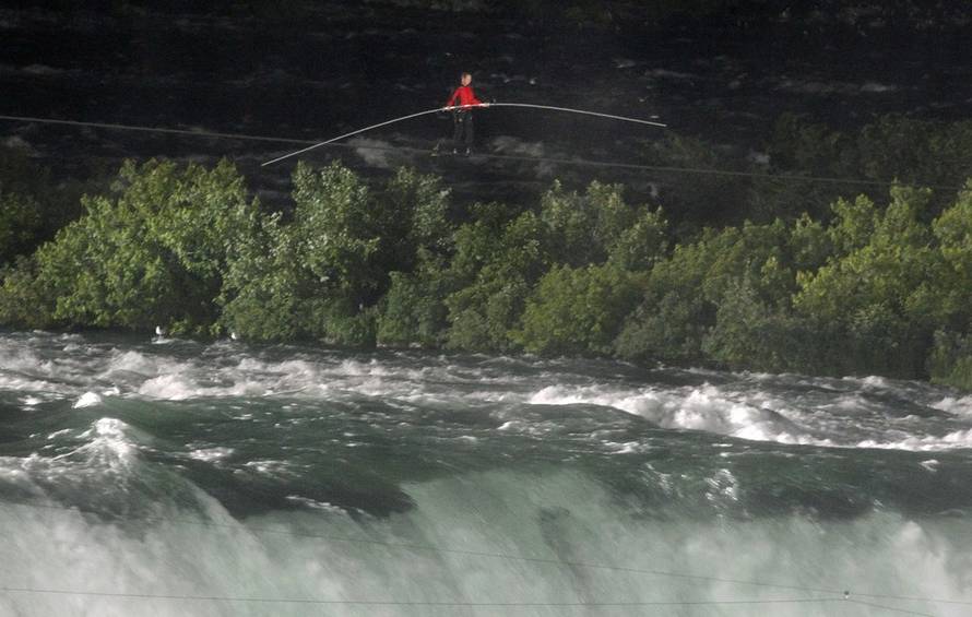 REUTERS/PXL