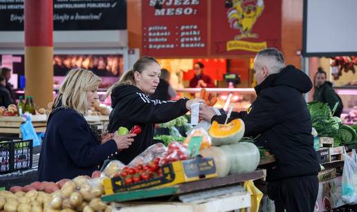 FOTO Bogata ponuda na tr&zcaron;nici Jarun: Evo cijena vo&cacute;a i povr&cacute;a