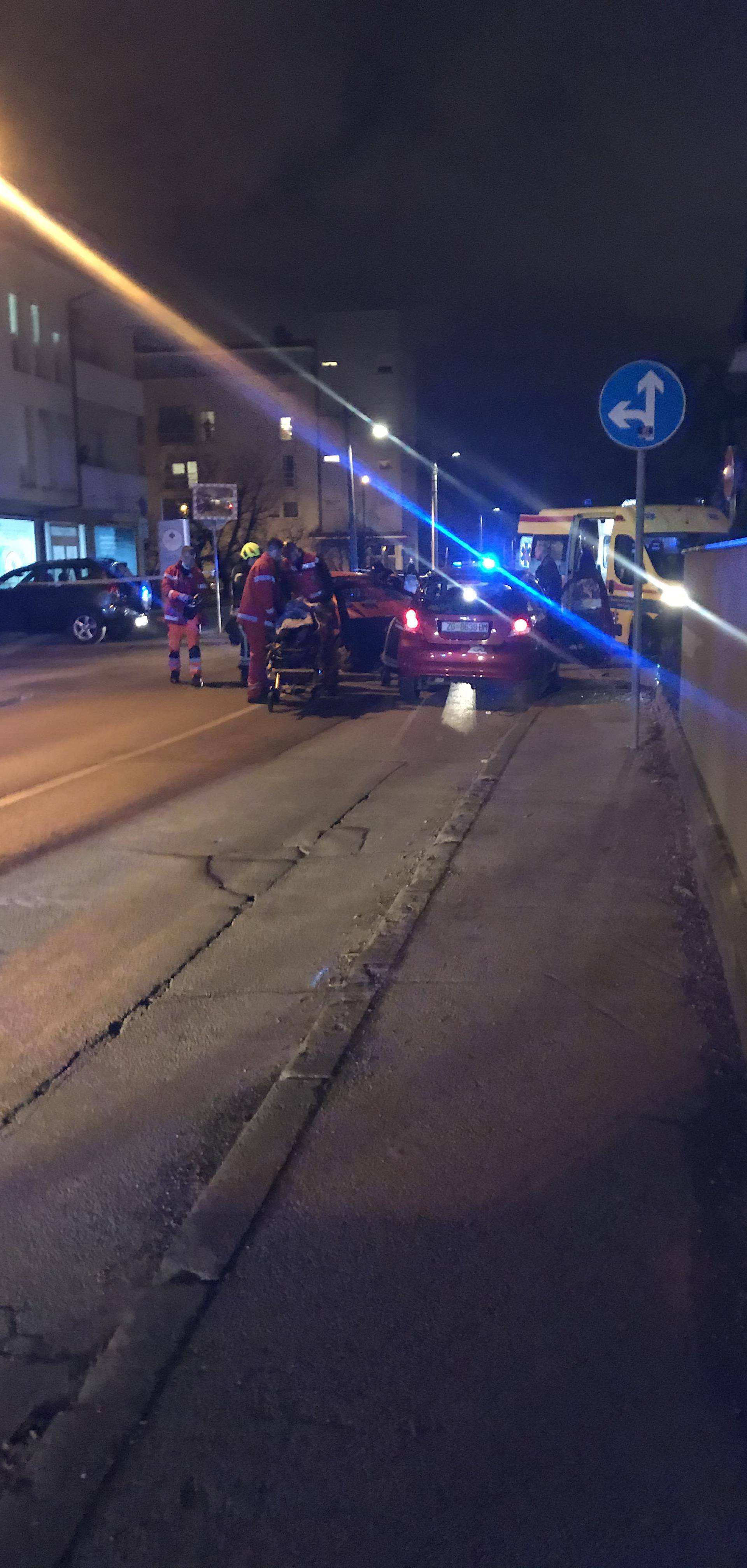 Sudarila se dva automobila u Zagrebu, ozlijeđeno dvoje ljudi
