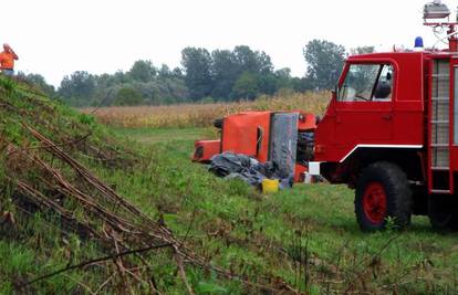 Sisak: Prevrnuo se traktor na nasipu i prignječio ženu