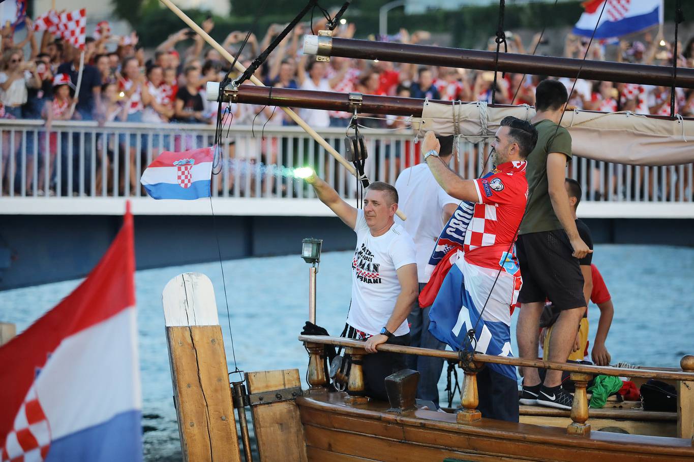 Čudesne fotke! Najbolji trenuci spektakularnog dočeka u Zadru