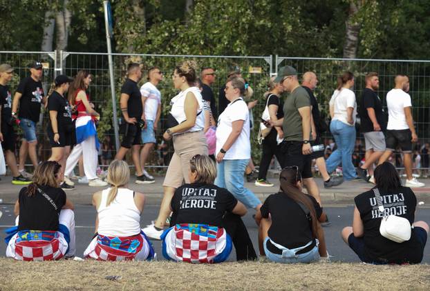 Zagreb: Stvaraju se ogromne gužve na samom ulazu na koncert Thompsoona