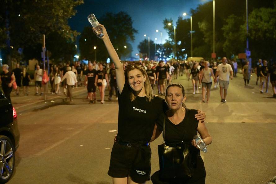 Zagreb: Završio je koncert Marka Perkovića Thompsona, kolone ljudi idu s hipodroma