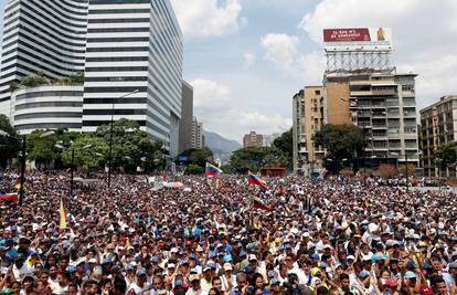 Žele da Maduro odstupi: Tisuće ljudi izašlo na ulice Venezuele