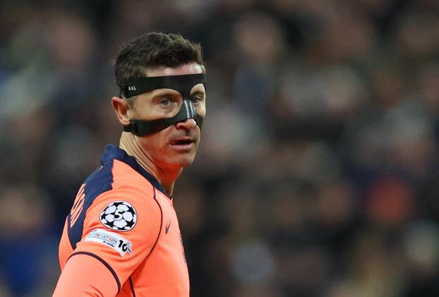 UEFA Champions League - Round 16 - First Leg - Newcastle United v FC Barcelona