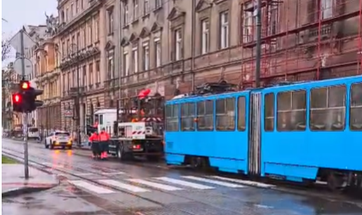 Kaos na zagreba&ccaron;kim cestama: 'Lete crjepovi, skele su sru&scaron;ene'