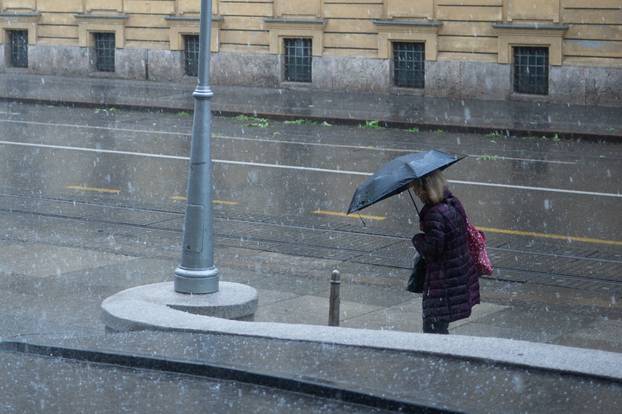 Olujno nevrijeme zahvatilo Zagreb