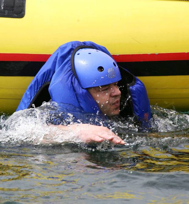 ARHIVA - Ministri sudjelovali na prvoj rafting regati "Zrmanja 2006"